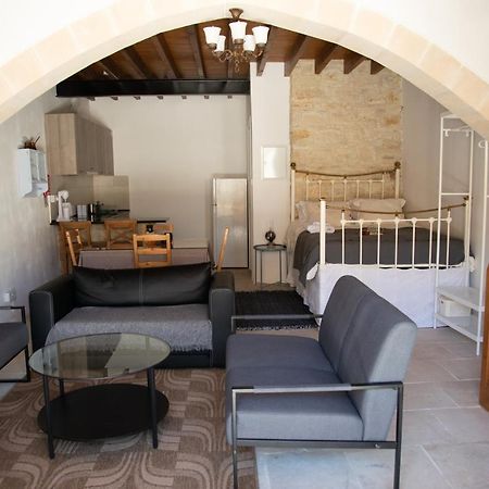 Cleo'S Inn Lofou Dış mekan fotoğraf